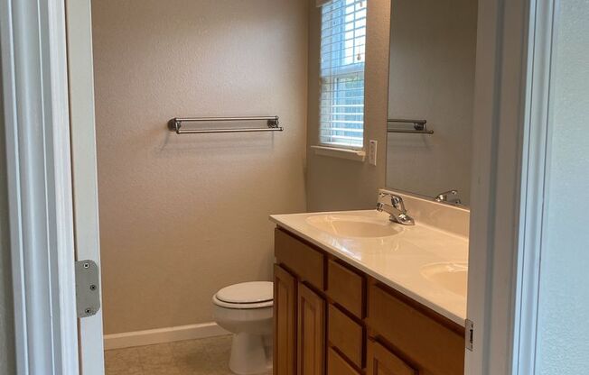 3 beds, 2.5 baths, $2,675, Unit #3014