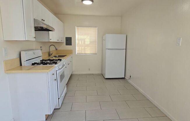 2 beds, 1 bath, $2,450