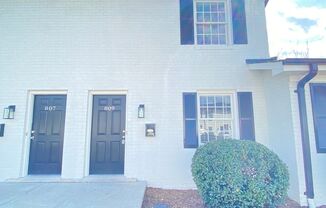 2 beds, 1.5 baths, 832 sqft, $1,050, Unit 809 Oakwood Villa