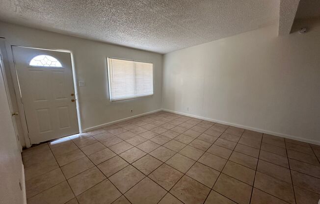 2 beds, 1 bath, $900