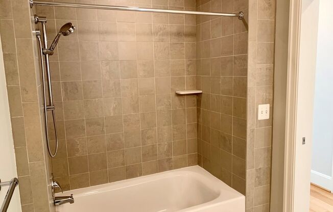 2 beds, 1 bath, $4,250, Unit 209