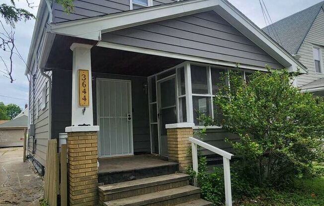 3644 W 47 ST