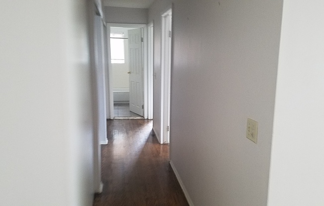 2 beds, 1 bath, 1,025 sqft, $1,250, Unit 138-06 Woodhill