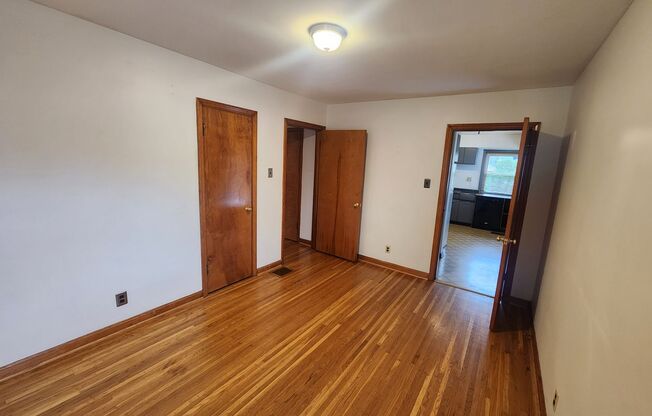 2 beds, 1 bath, $1,595