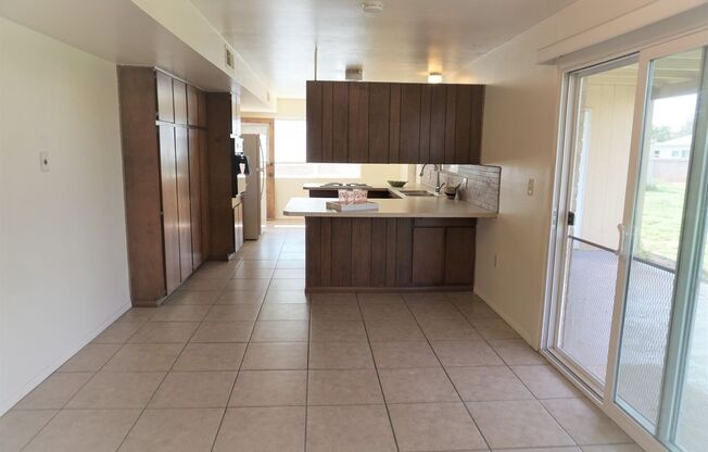 3 beds, 2 baths, $1,400