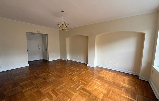 Studio, 1 bath, 413 sqft, $1,325, Unit Royal York 508