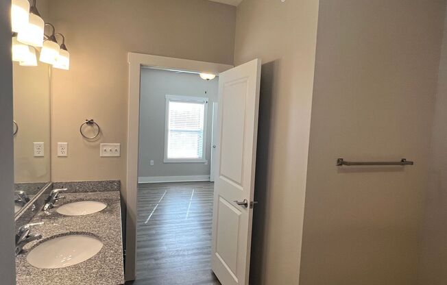1 bed, 1 bath, 675 sqft, $1,160, Unit X201