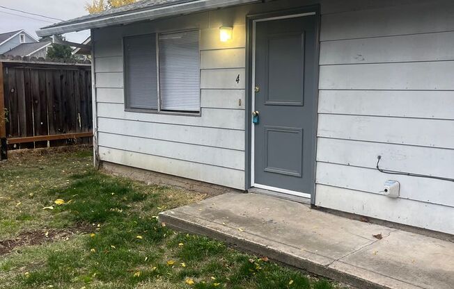 2 beds, 1 bath, $1,295, Unit 4