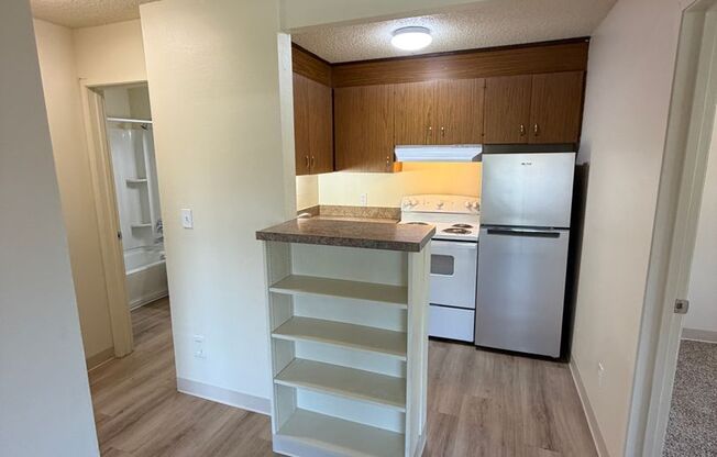 2 beds, 1 bath, $1,350, Unit 24