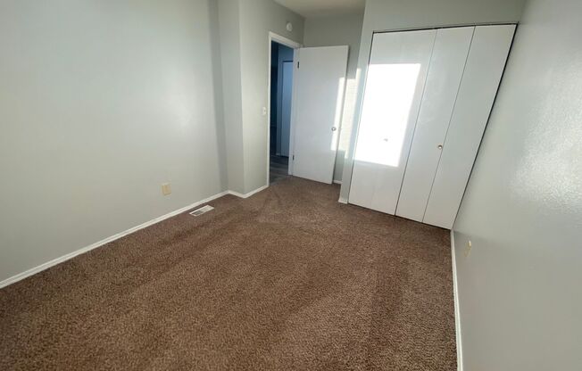 2 beds, 1 bath, 835 sqft, $1,245, Unit 506 Apt. H