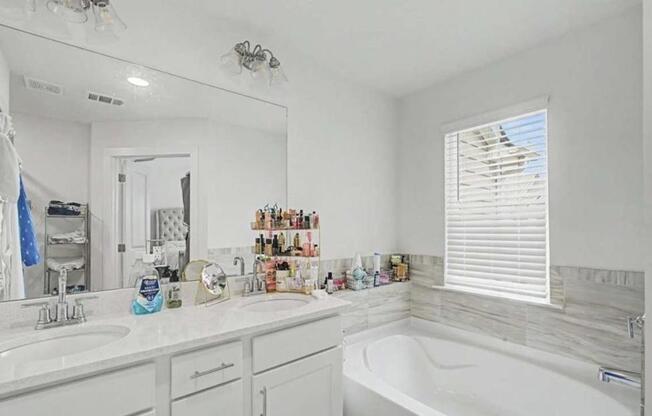 3 beds, 3 baths, 2,000 sqft, $2,800