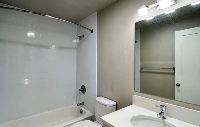 2 beds, 1.5 baths, $1,795, Unit B 3