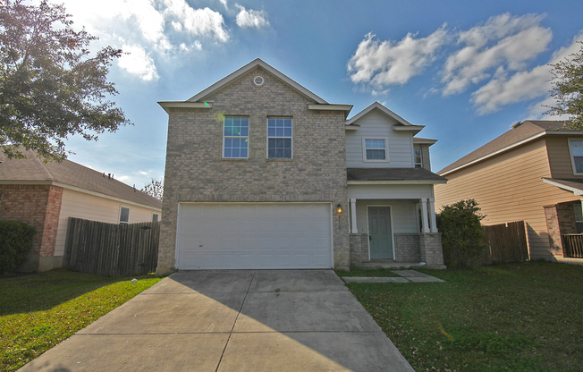 3 BR HOME FEATURING AN ISLAND KITCHEN IN NORTHSIDE SCHOOL DISTRICT*2 LIVING AREAS*EASY ACCESS TO LACKLAND AFB, SEA WORLD, & SHOPPING