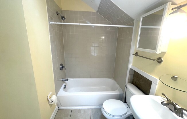 2 beds, 2 baths, 956 sqft, $3,600, Unit 2