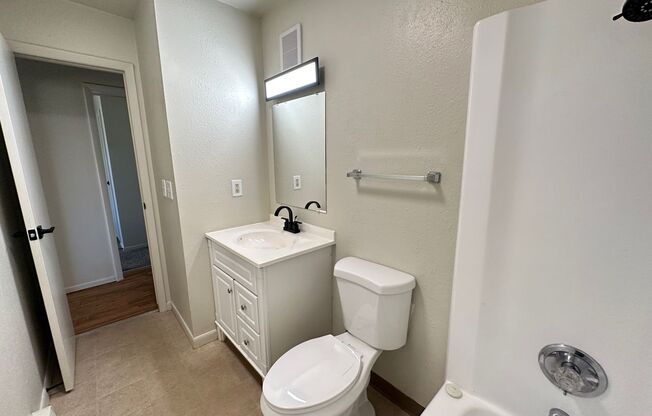 2 beds, 1 bath, 740 sqft, $1,499, Unit 814 - Unit 206