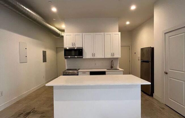 2 beds, 1 bath, 900 sqft, $2,295