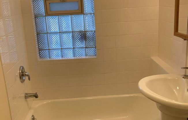 Division Apartments, LLC