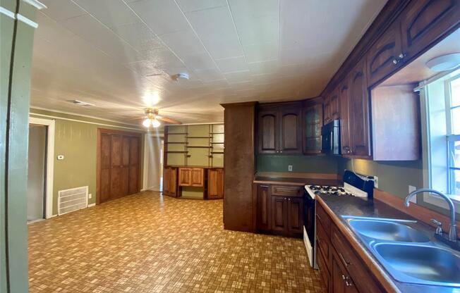611 BOLSTER ST