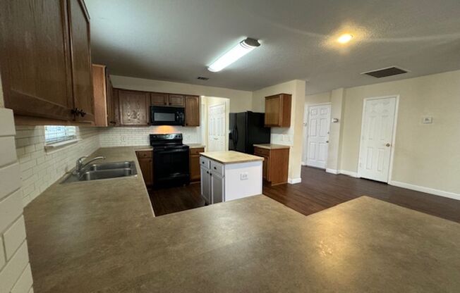 4 beds, 2.5 baths, $1,995