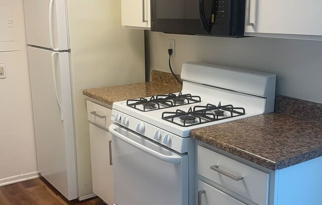 1 bed, 1 bath, 700 sqft, $2,075, Unit 131