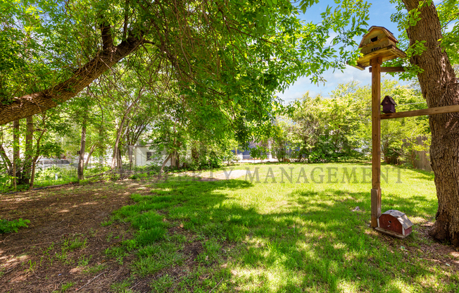322 N MERIDIAN AVE