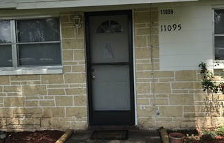 2 beds, 1 bath, $1,300