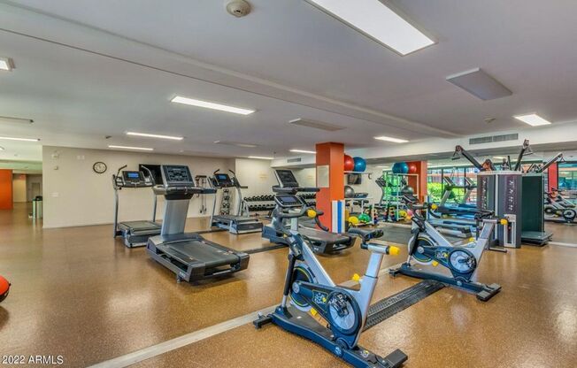 2 beds, 2 baths, $2,100, Unit # 523