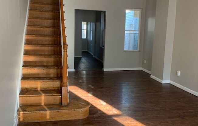 3 beds, 1 bath, $1,250