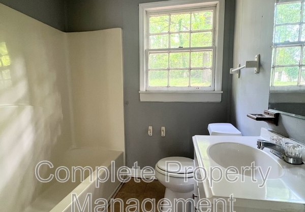 412 CAMELLIA RD