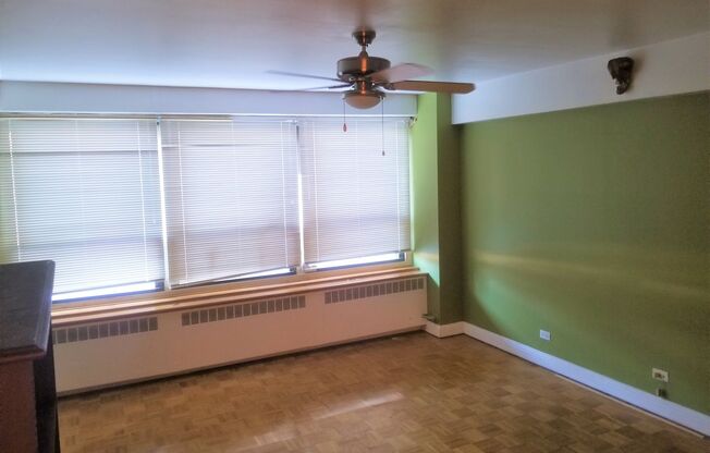 2 beds, 1 bath, 1,250 sqft, $2,735, Unit 418-0205