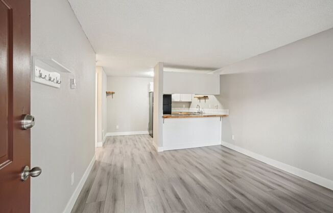 1 bed, 1 bath, 600 sqft, $1,375, Unit D27