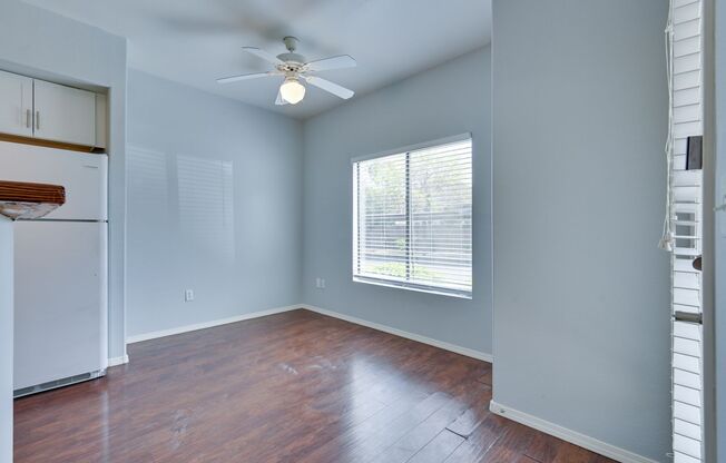 1 bed, 1 bath, $1,300, Unit # 1061