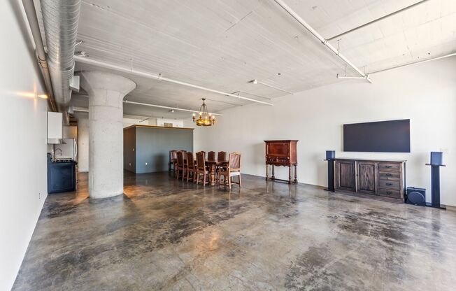 1 bed, 1 bath, 1,385 sqft, $4,200, Unit 413