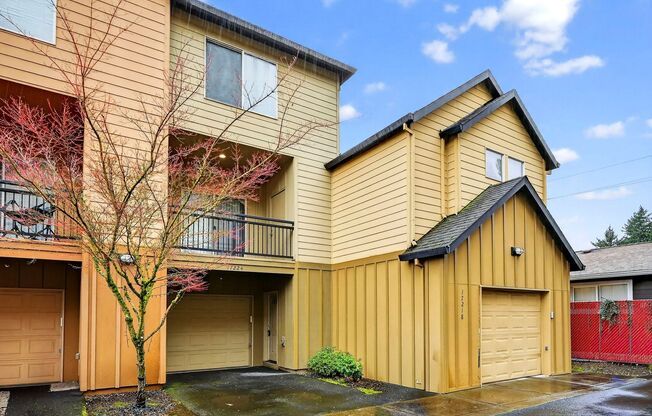 3 beds, 2.5 baths, 1,517 sqft, $2,395, Unit 17264