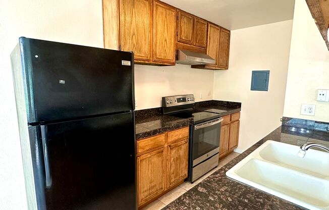 $2450/ LOVELY REMODELED TOWNHOUSE IN CENTRAL UNION CITY