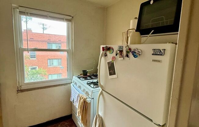 1 bed, 1 bath, 656 sqft, $1,025, Unit A32