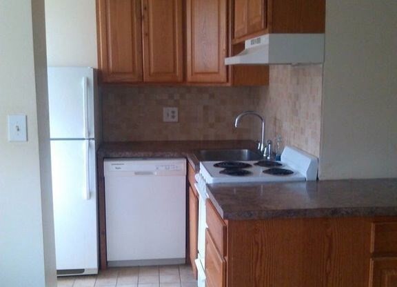 Studio, 1 bath, 360 sqft, $1,900, Unit 5B