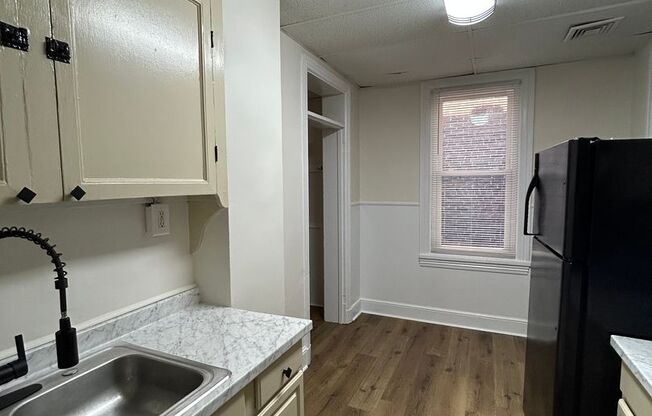 1 bed, 1 bath, $1,025, Unit 303 Walnut Apt 2