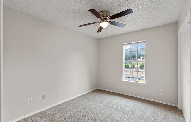 2 beds, 1 bath, $950, Unit 11