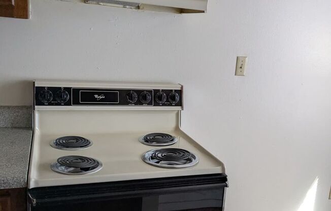 2 beds, 1.5 baths, 1,000 sqft, $1,451, Unit 8199-8199E