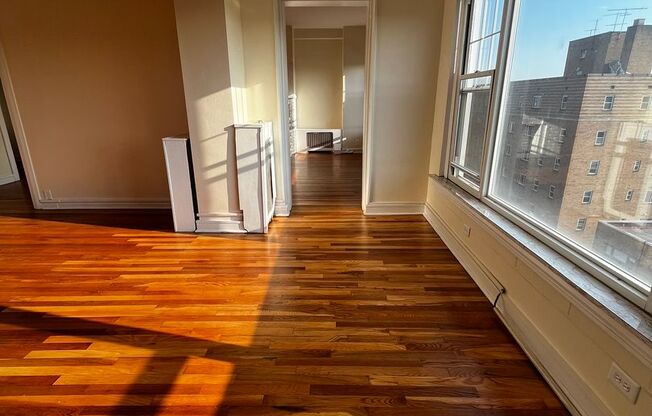 1 bed, 1 bath, 572 sqft, $1,510, Unit Old King Edward 66