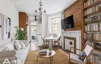 264 W 22 ST
