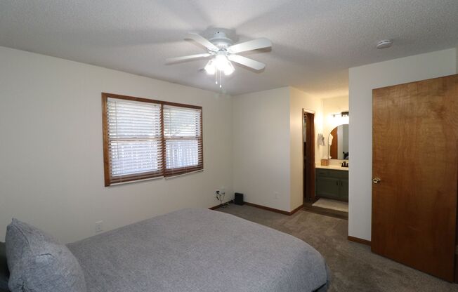 3 beds, 2 baths, $1,650