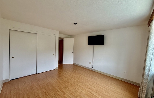 1 bed, 1 bath, 999 sqft, $1,900, Unit 4L