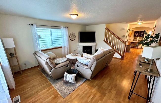 Charming 4 Bed/2.5 Bath Retreat!