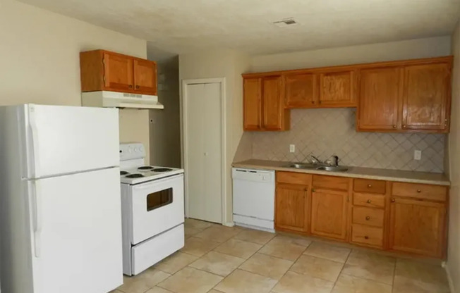 3 beds, 2 baths, $1,100