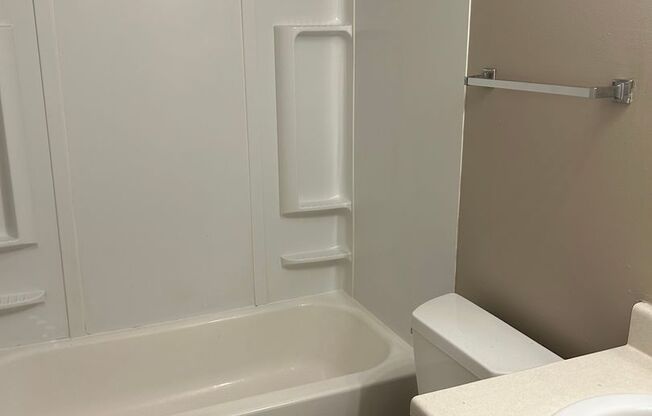 2 beds, 1 bath, 869 sqft, $1,139, Unit 12723T