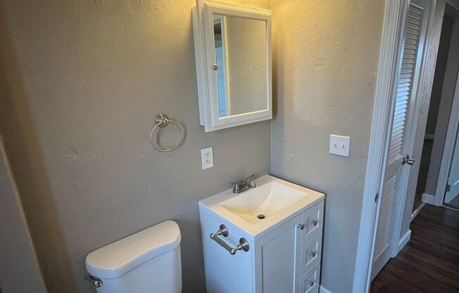 2 beds, 1 bath, 939 sqft, $1,250