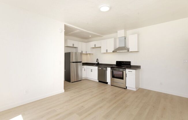 Studio, 1 bath, 300 sqft, $1,912, Unit 103