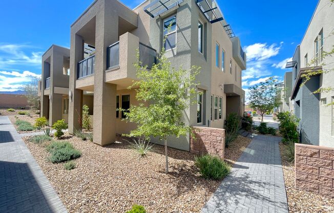 This spectacular 3-bed condo located across Red Rock casino is ready for immediate move-in!